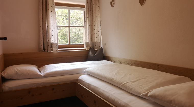 3rd room with two single beds